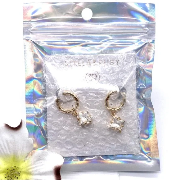 NWT Stella & Ruby Clear Square Crystal Drop Huggie Earrings - Picture 8 of 11